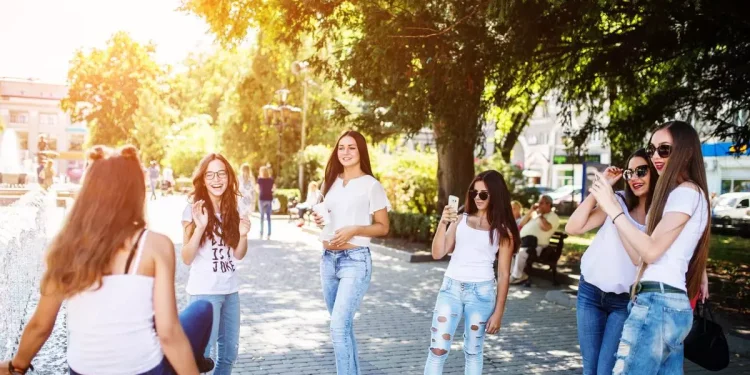 Farmear aura: en qué consiste la tendencia viral que está por todas partes