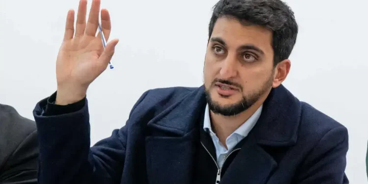 El Colegio de Médicos rechazó las acusaciones del diputado Juan Esper y defendió el rol constitucional de las entidades profesionales