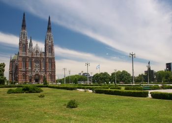 ¿La Plata puede dejar de ser la capital bonaerense? La ciudad que busca quedarse con el poder político
