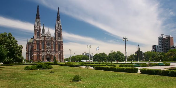¿La Plata puede dejar de ser la capital bonaerense? La ciudad que busca quedarse con el poder político
