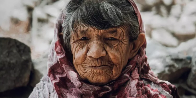 ¿El secreto de la longevidad extrema? Descubren que los supercentenarios tienen un escudo celular contra el cáncer