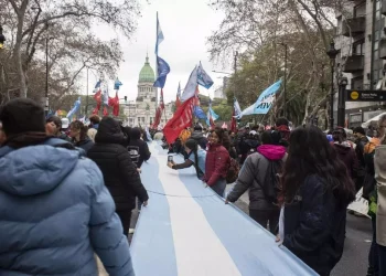 Tras una masiva marcha en rechazo, el Senado aprobó la Ley de Propiedad Privada sin los cambios al Manejo del Fuego