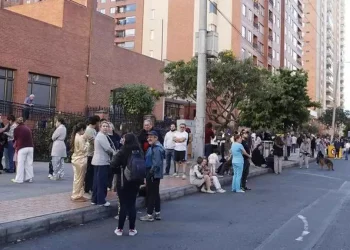 Un terremoto de magnitud 7,4 sacudió a Colombia y hay alerta por posibles réplicas
