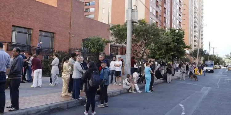 Un terremoto de magnitud 7,4 sacudió a Colombia y hay alerta por posibles réplicas