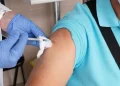 ¿Una vacuna contra el melanoma? Qué hay realmente detrás del anuncio de MSD y Moderna