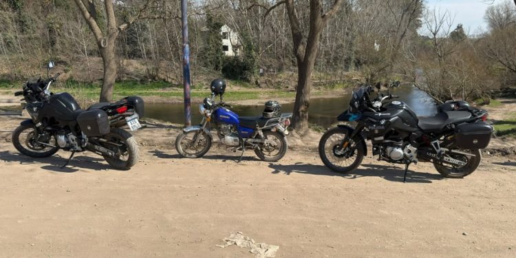 Operativos de seguridad vial y control en Villa La Arcadia: la policía secuestró vehículos e infraccionó a varios conductores