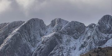 Tal como anticipó Radio Reflejos, la nieve regresó a los cerros a días de la primavera