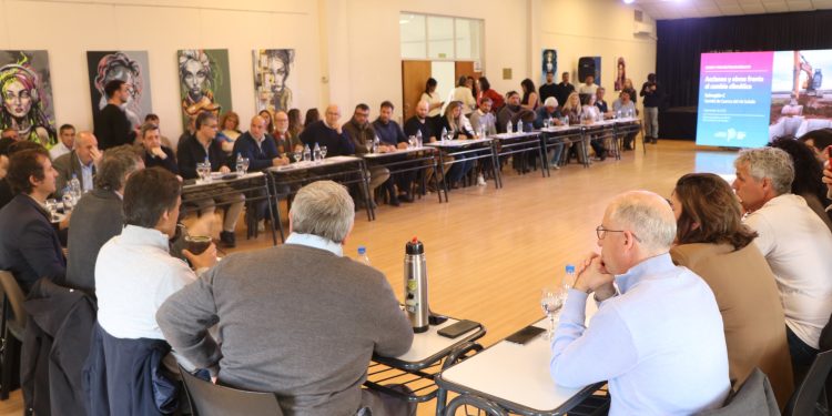 Katopodis en Carhué: una agenda regional para trabajar sobre la situación hídrica