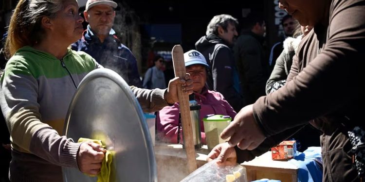 El crecimiento de la pobreza empieza a reflejarse en las estadísticas