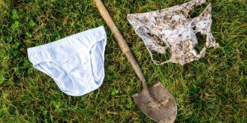 Por qué científicos enterraron 2.000 calzoncillos en Suiza