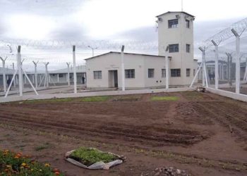 Intensa búsqueda de un preso que escapó de la cárcel de Saavedra