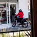 Tornquist: Una mujer en moto terminó dentro de una carnicería