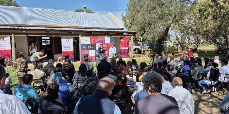 Construir UCR reuniò a màs de cien dirigentes en Tornquist