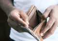 La mora de las familias en los bancos llegó a 12,9% en julio, el nivel más alto en 20 años