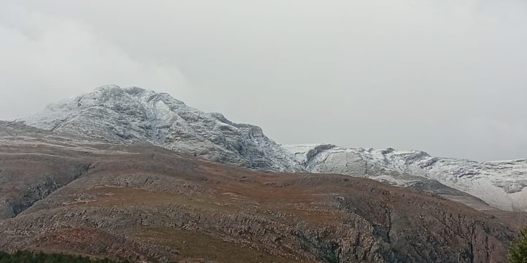 Tal como anticipó Radio Reflejos, la nieve regresó a los cerros a días de la primavera