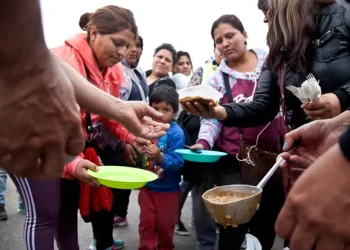 La pobreza subió a 32,3% en el primer semestre de 2026