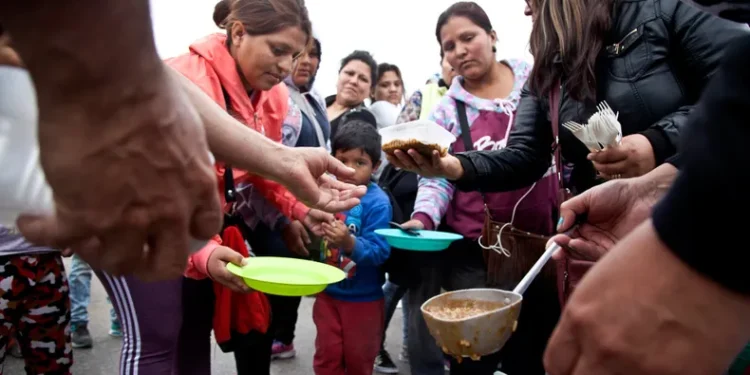 La pobreza subió a 32,3% en el primer semestre de 2026