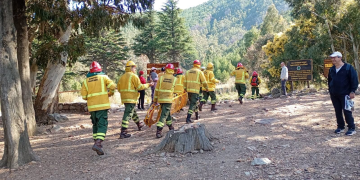 Operativo de emergencia en el Cerro Ventana: rescatan a una persona tras descompensarse durante el ascenso