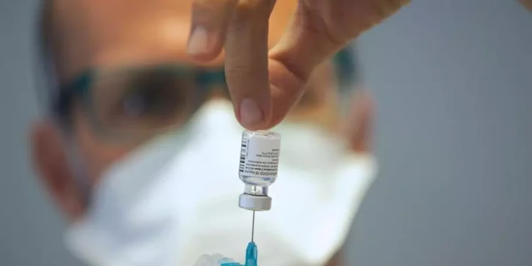 Las vacunas contra el Covid‑19 ayudan al sistema inmunitario a encontrar tumores que antes se le escapaban