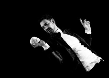 Gira teatral en la Comarca: El actor y docente Diego Odonel Fernández presenta “Hamlet Bardo” esta noche en el Centro Cultural de Sierra de la Ventana