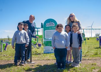 La localidad de Tres Picos ya disfruta de su nueva plaza ‘El Vagón’