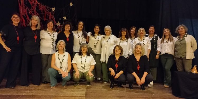 Músicas y narradoras de Coronel Pringles presentan el espectáculo «Contar y cantar» en Sierra de la Ventana