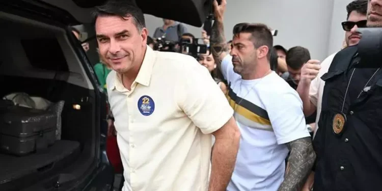 Las causas judiciales que enfrenta Flávio Bolsonaro en Brasil: está acusado de corrupción, lavado de dinero y evasión fiscal