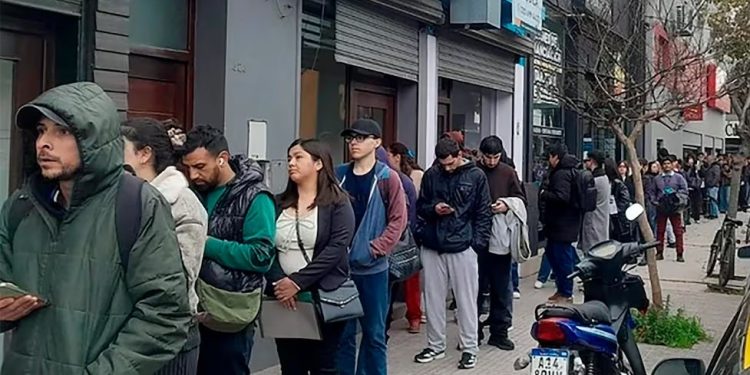 Se multiplica la cantidad de trabajadores que buscan desesperadamente un empleo
