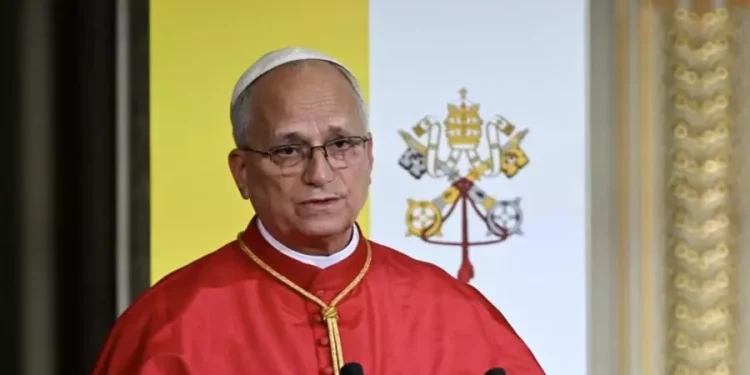 El Papa León XIV fue operado con “éxito” de un tumor maligno