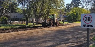 El Municipio de Tornquist puso en marcha la construcción de cordón cuneta en Av. Sarmiento de Sierra de la Ventana