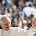 El Papa tuvo una “evolución posoperatoria normal” y caminó por la habitación