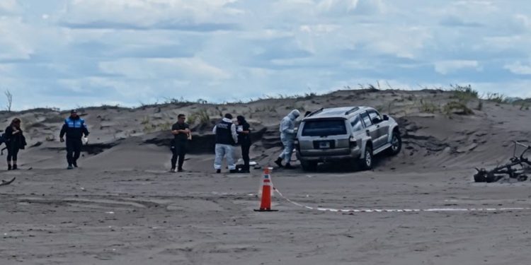Hallan a un hombre muerto dentro de una camioneta en la zona de médanos de Monte Hermoso