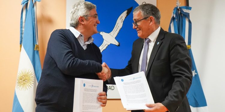Javier Rodríguez firmó acuerdos de cooperación en Chubut y defendió un modelo de desarrollo con más producción, ciencia y trabajo